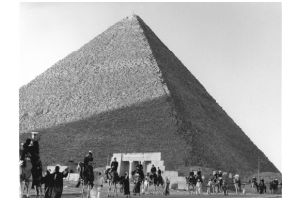 34 Den största pyramiden i Giza utanför Kairo. Öknens skepp kommer med svenska örlogsmän.jpg